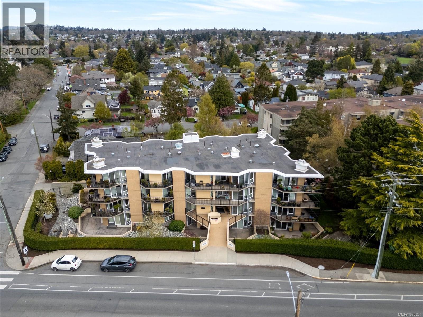 #401 2210 CADBORO BAY RD - 34