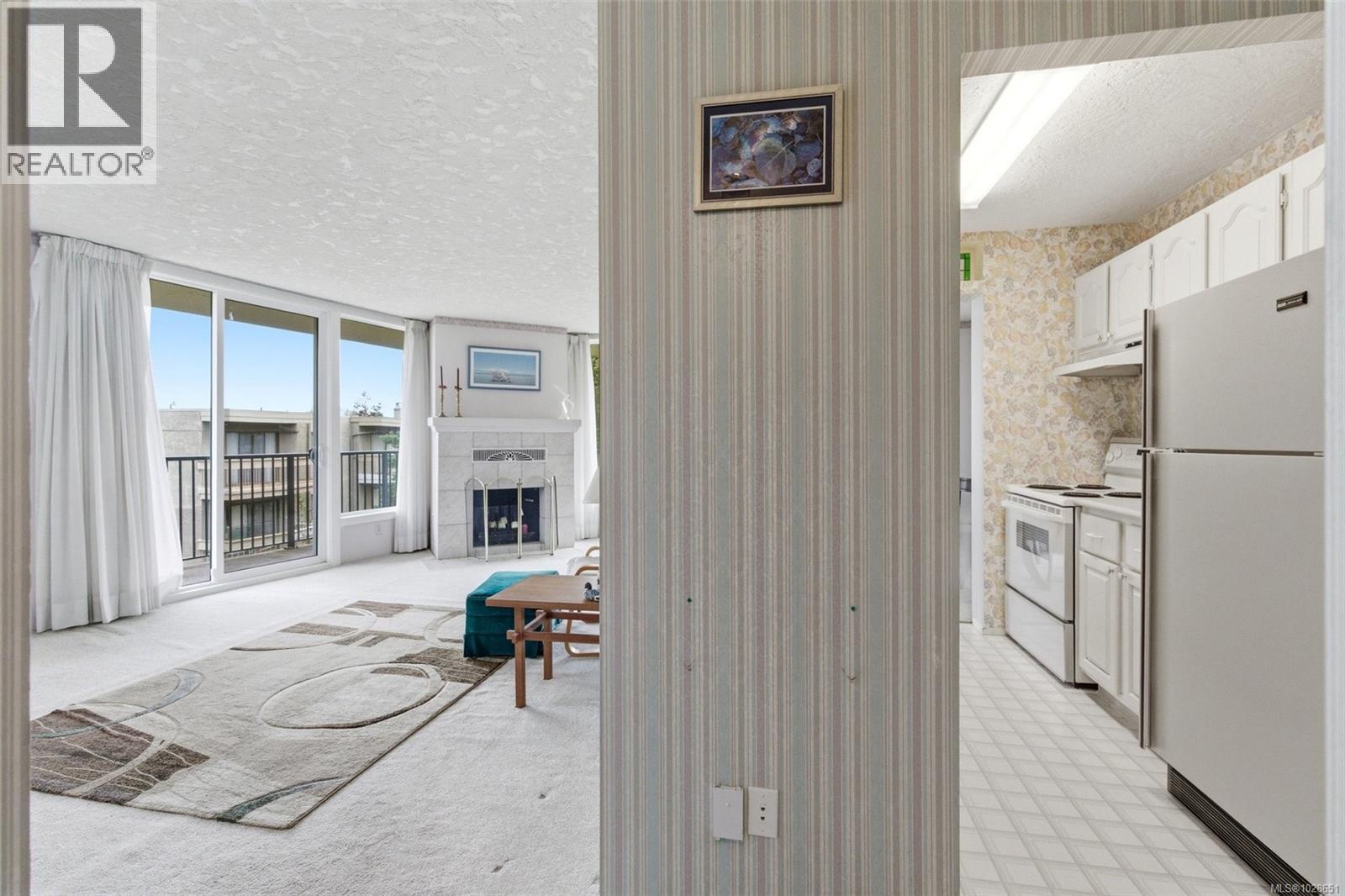 #401 2210 CADBORO BAY RD - 4