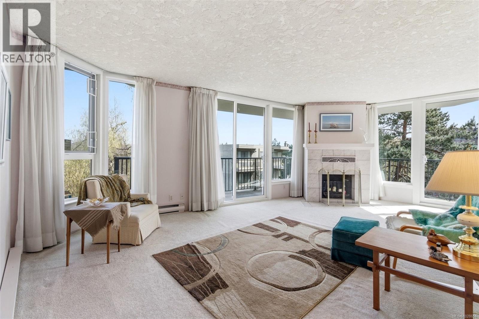 #401 2210 Cadboro Bay Rd - 5