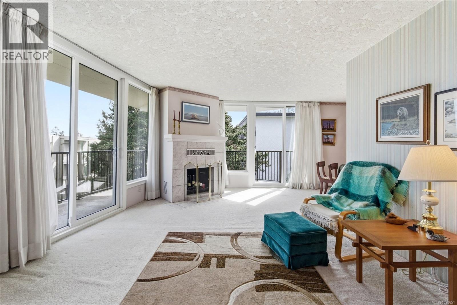 #401 2210 Cadboro Bay Rd - 6