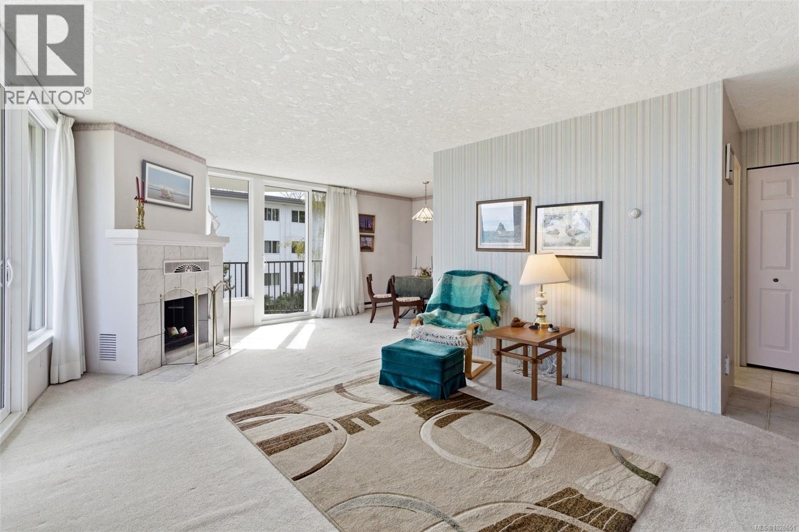 #401 2210 CADBORO BAY RD - 7