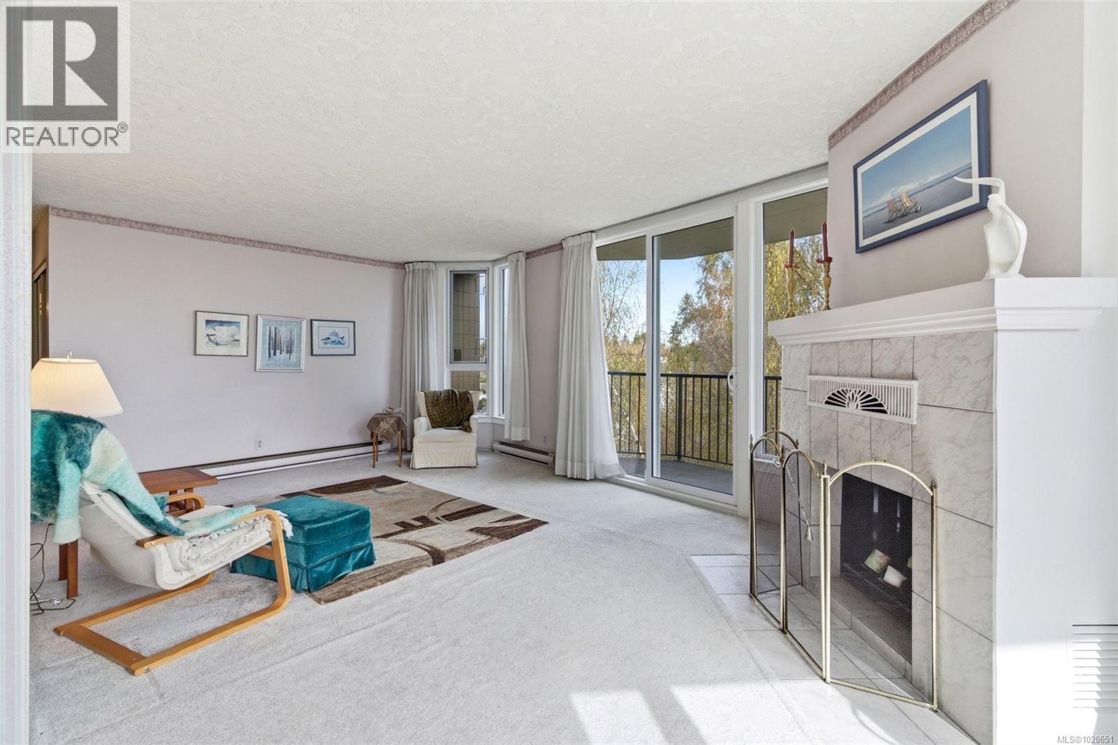 #401 2210 Cadboro Bay Rd - 8