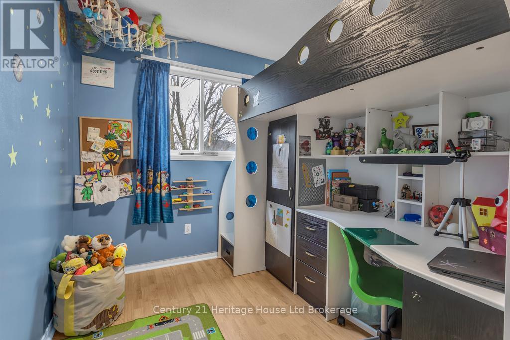 2nd bedroom