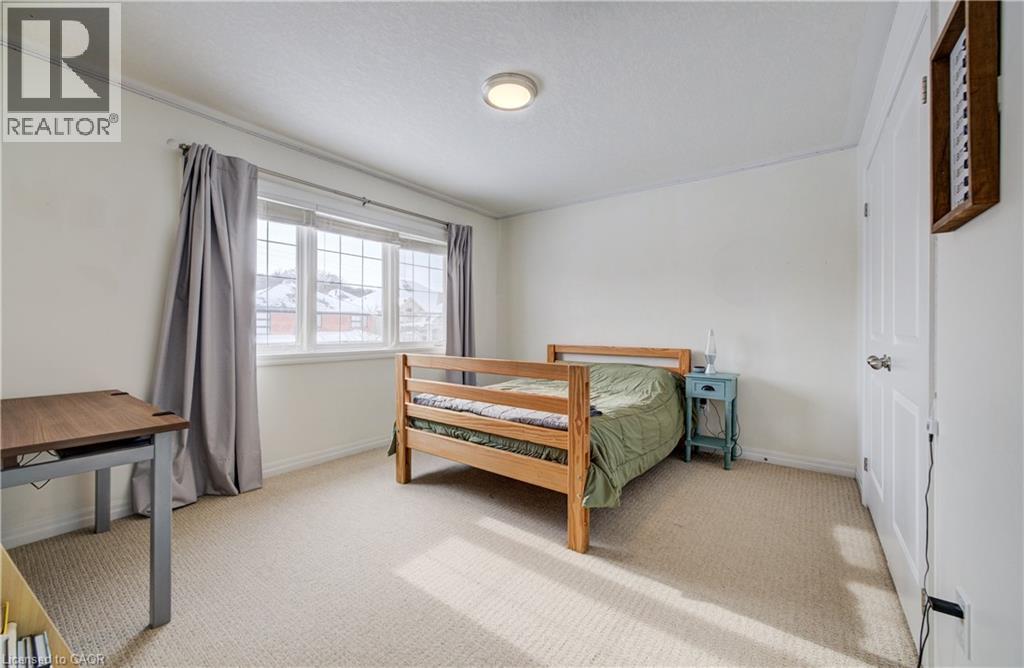 268 EVENS POND Crescent — photo 34