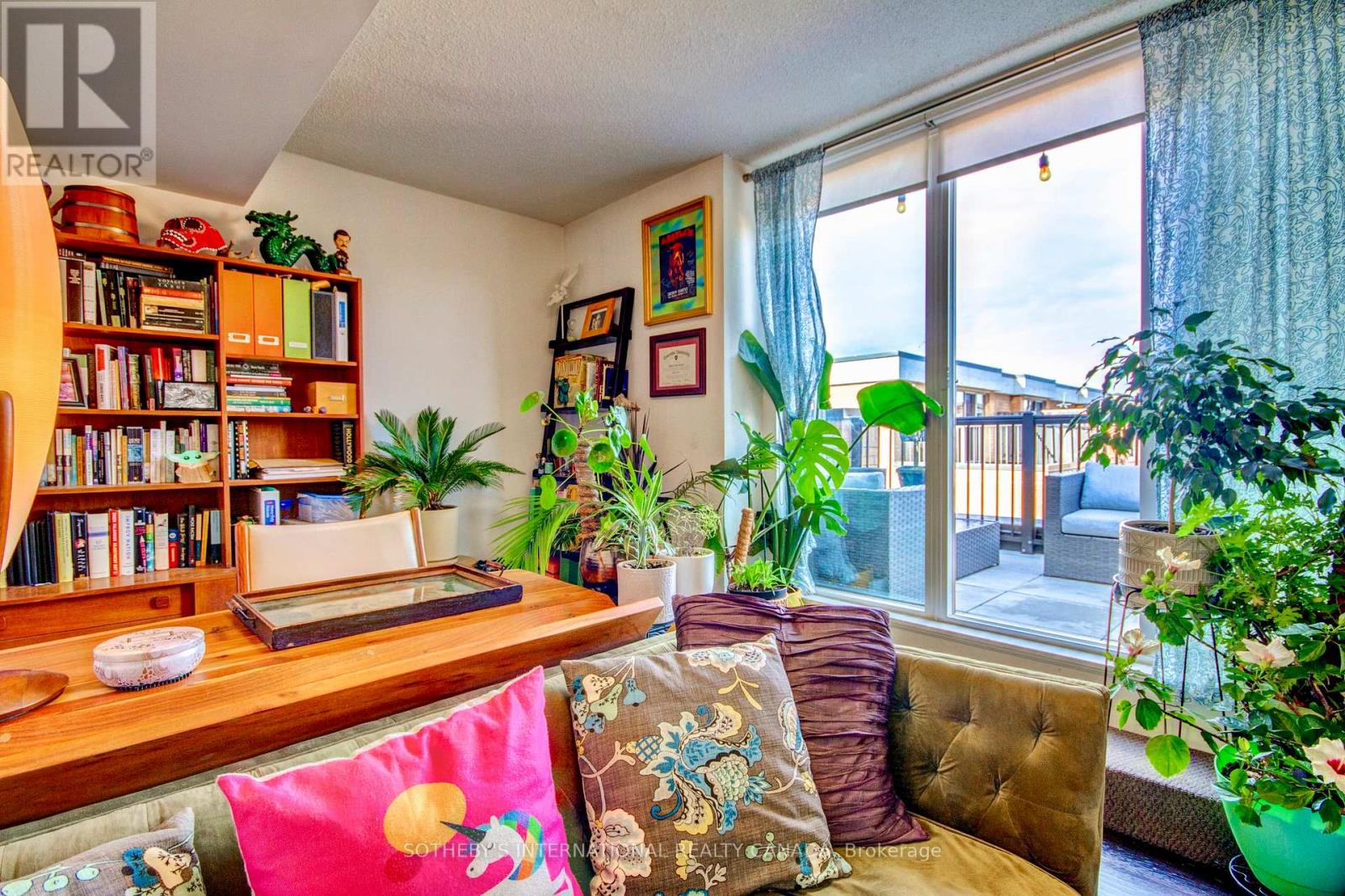 #219 7 FOUNDRY AVENUE - 18