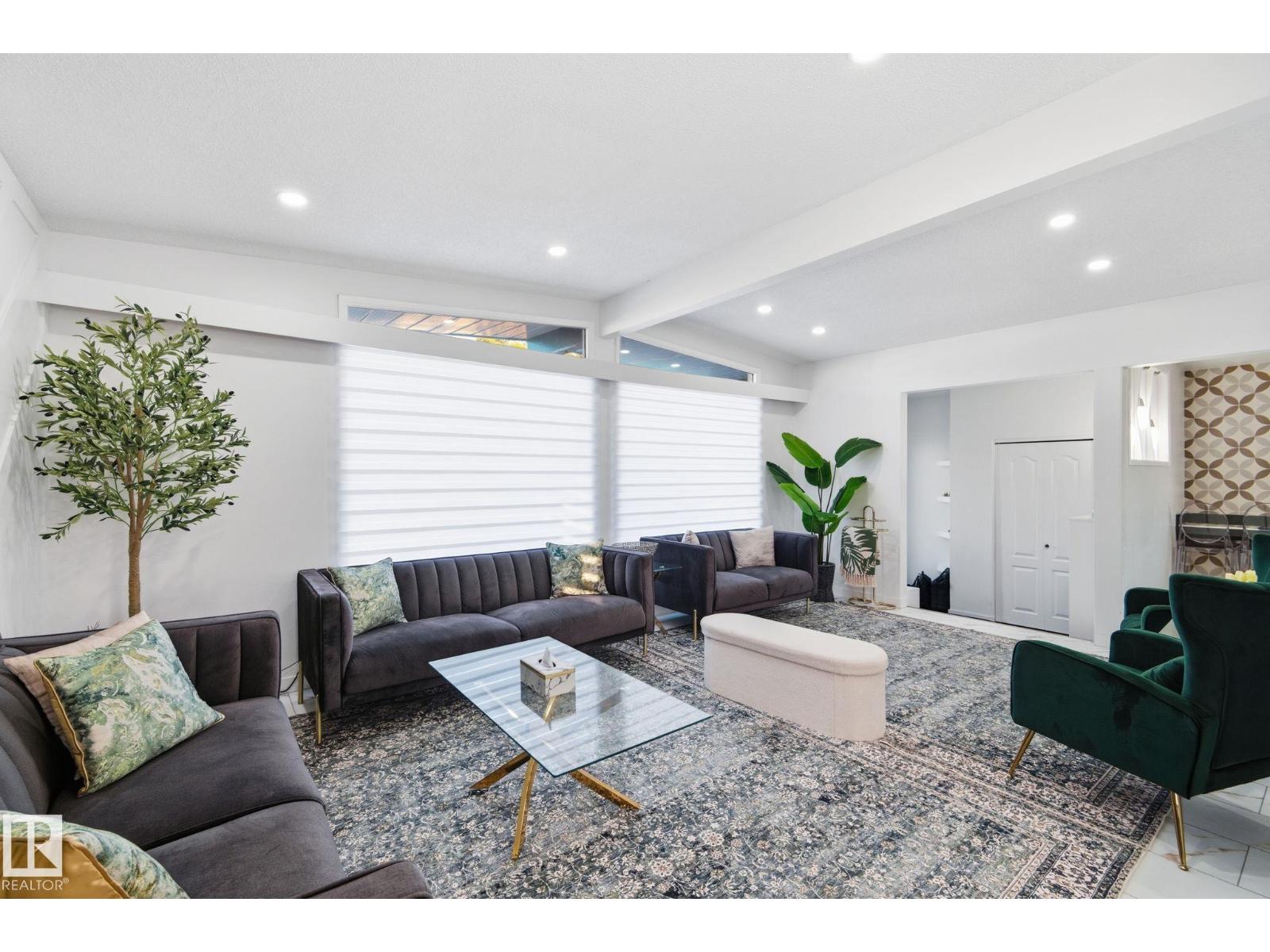 8043 135 AV NW - 7