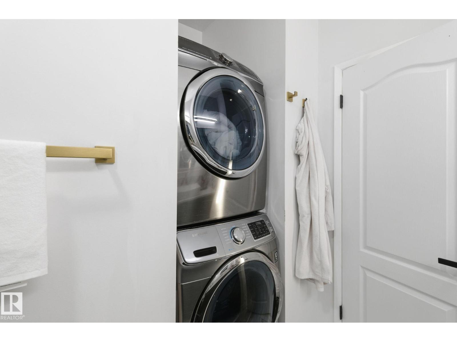 8043 135 AV NW - 21