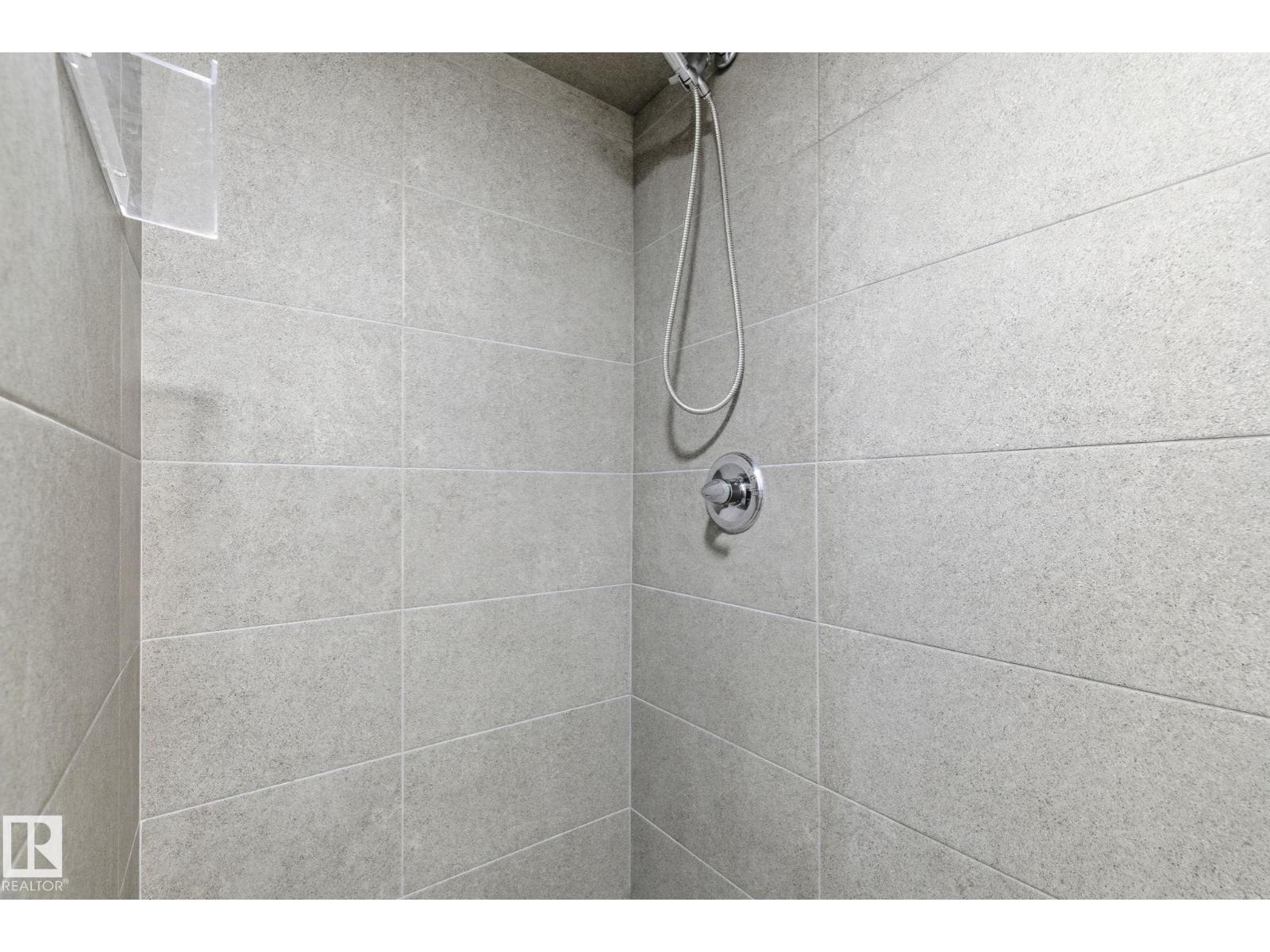8043 135 AV NW - 36