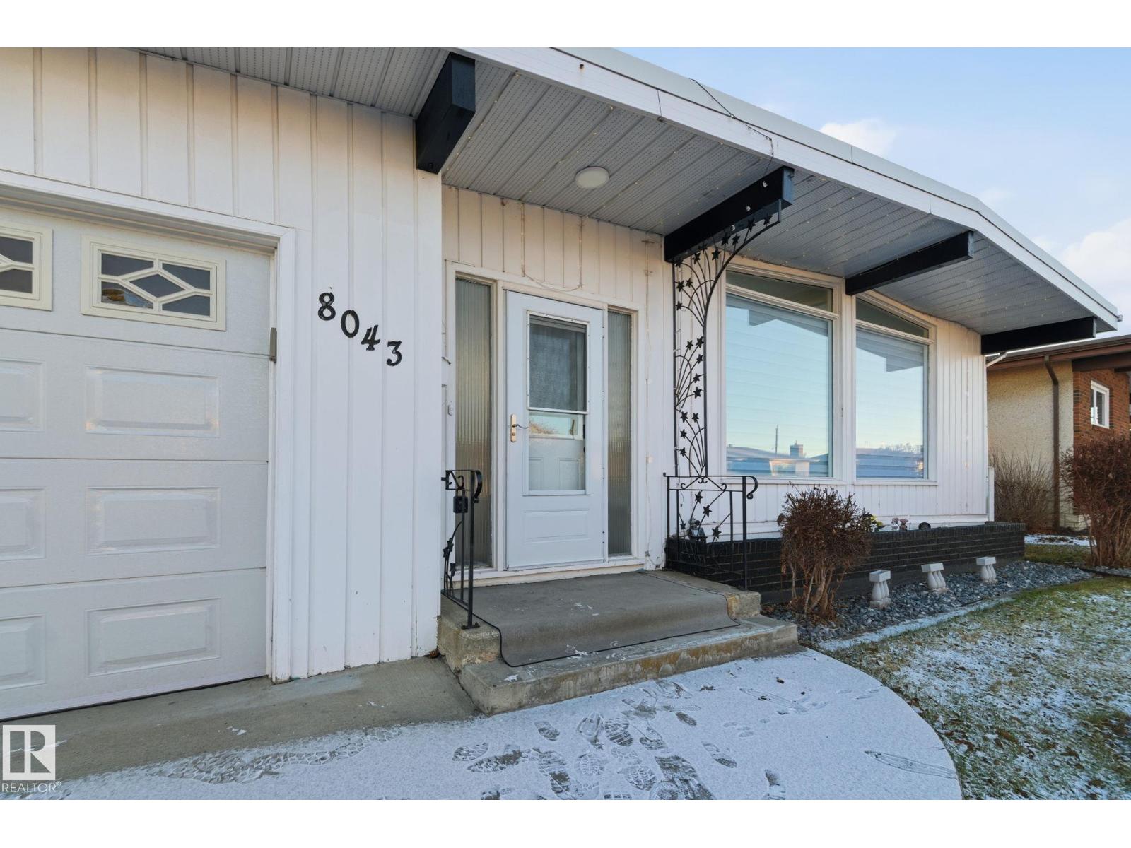 8043 135 AV NW - 2