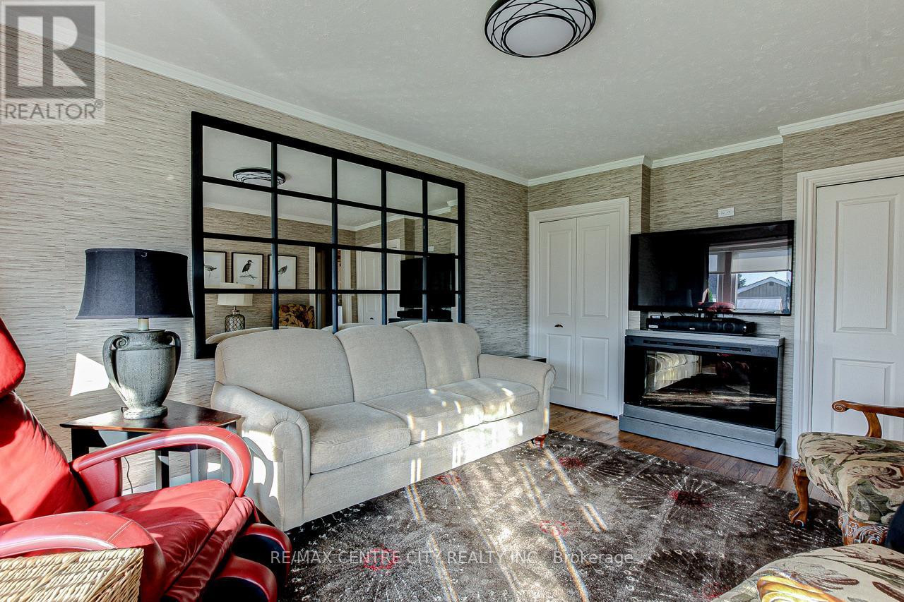 174 HARRISON PLACE Property Photo