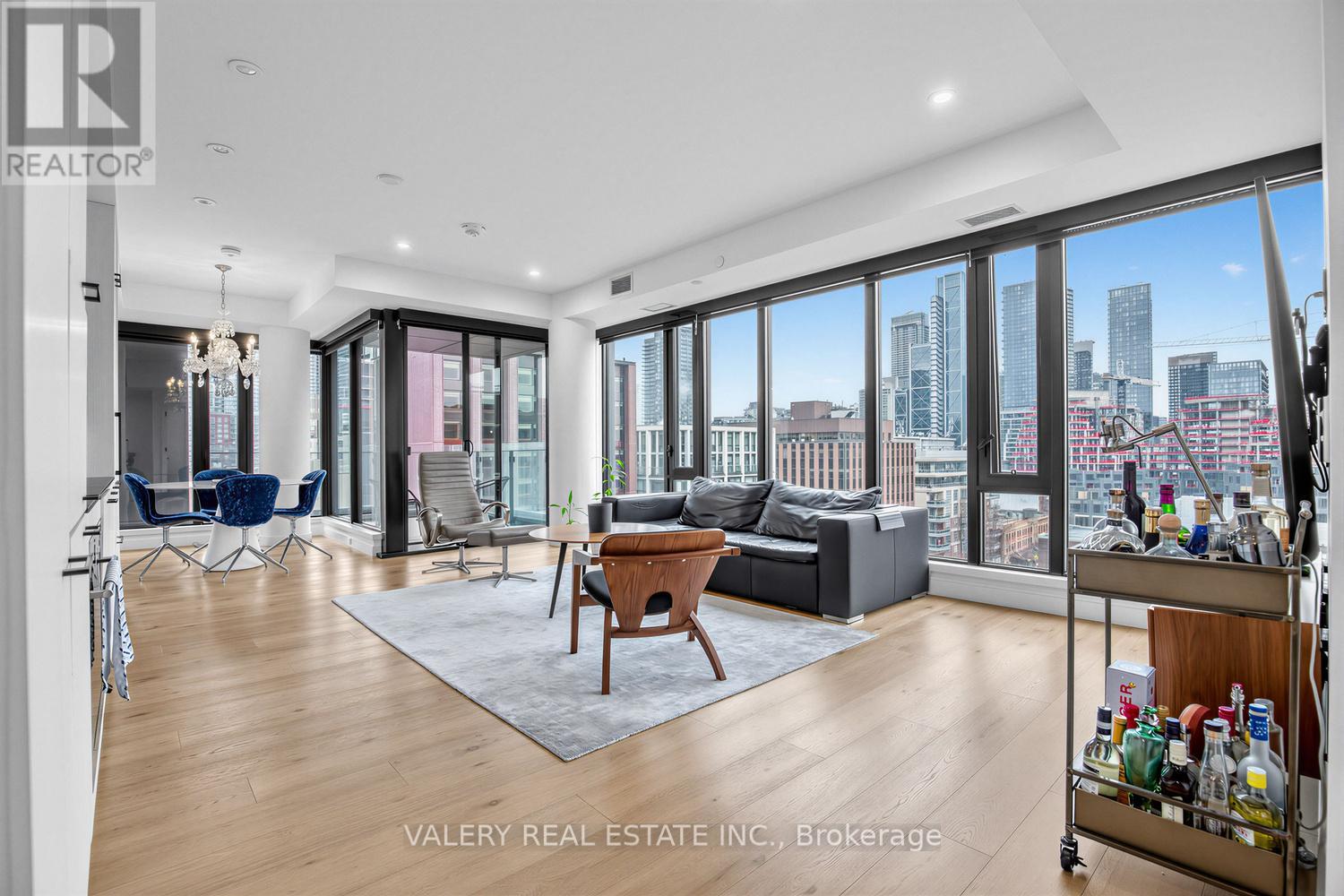 826 - 505 RICHMOND STREET W