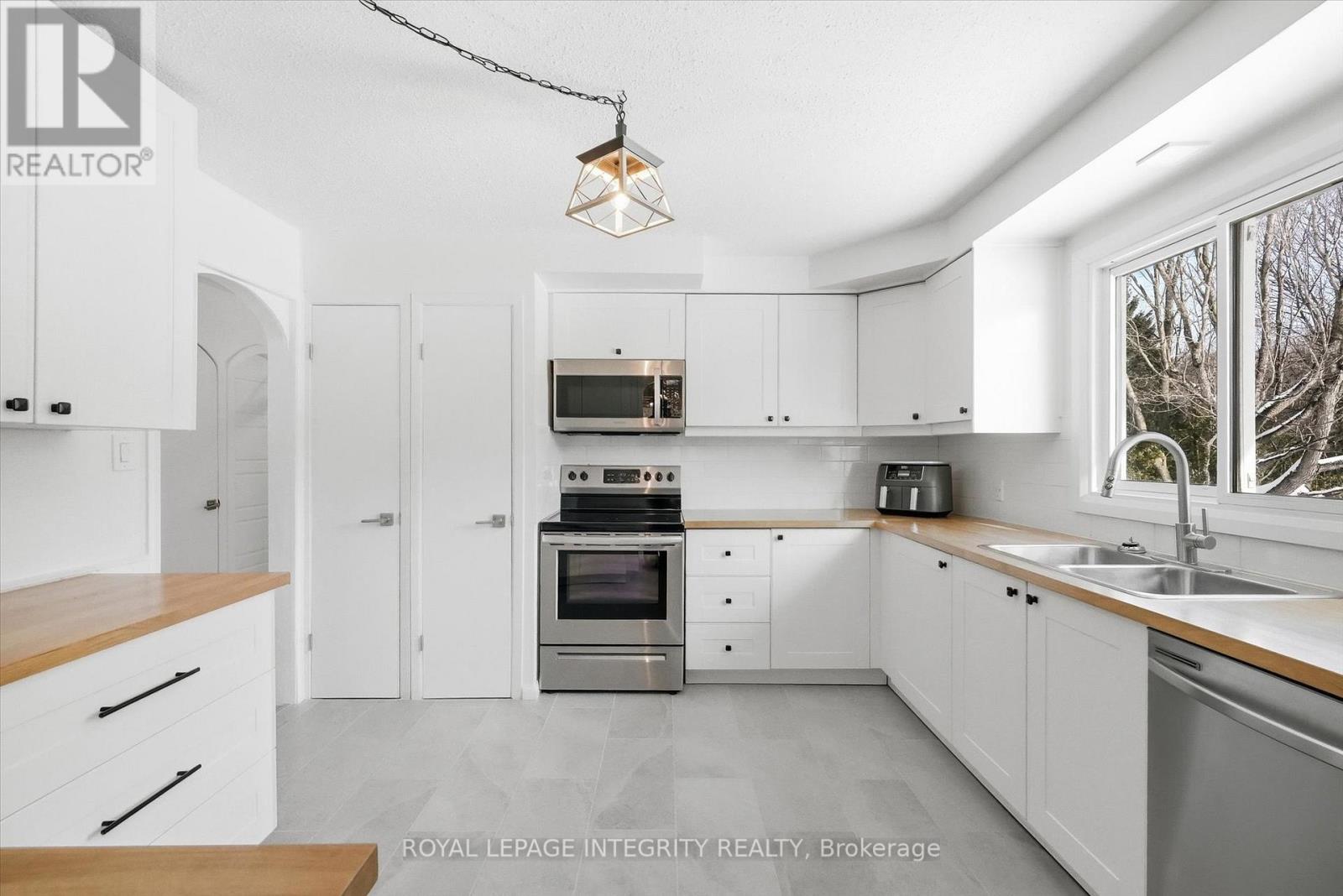 416 CLARENCE CAMBRIDGE ROAD - 13