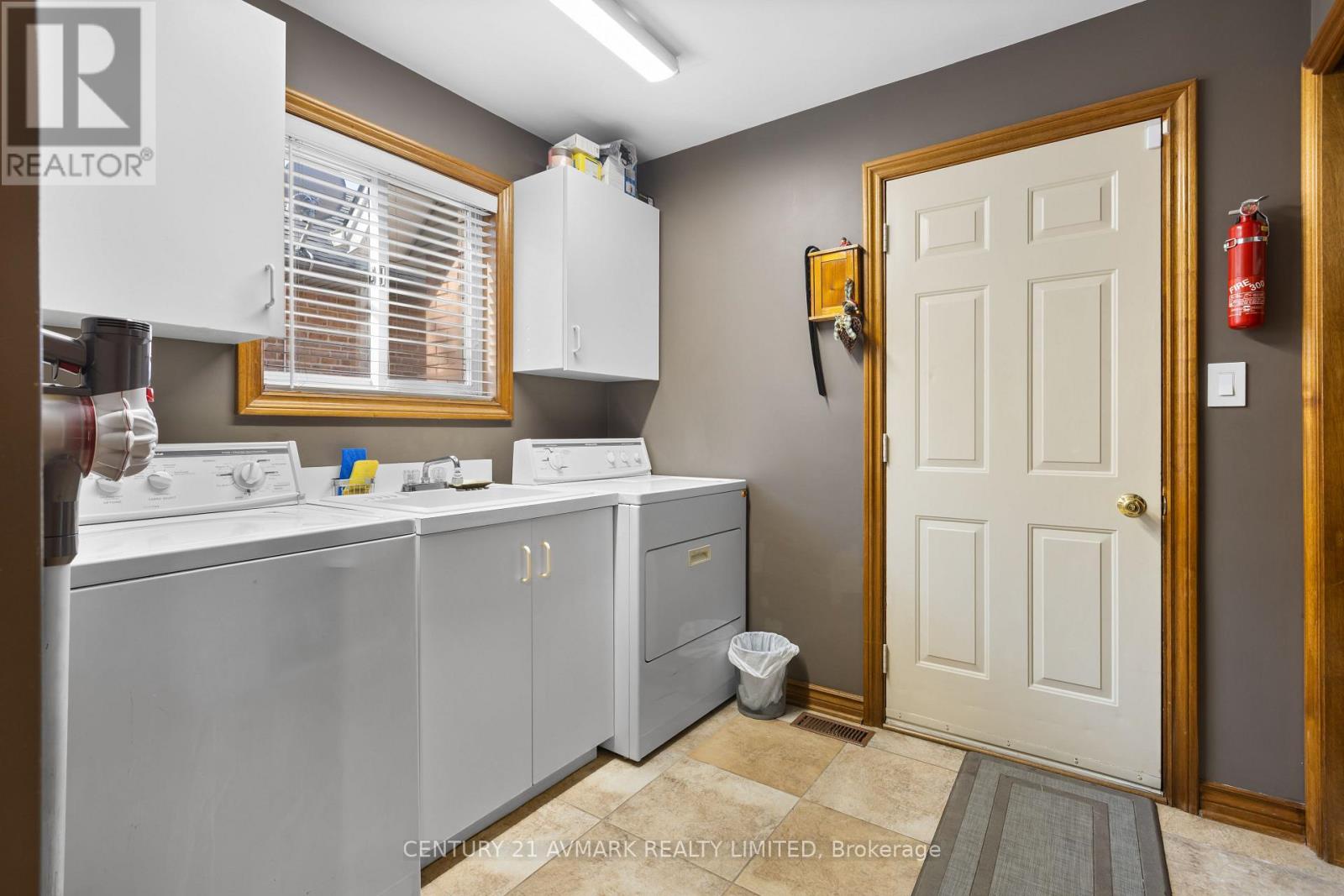 5 MILBURN DRIVE - 23