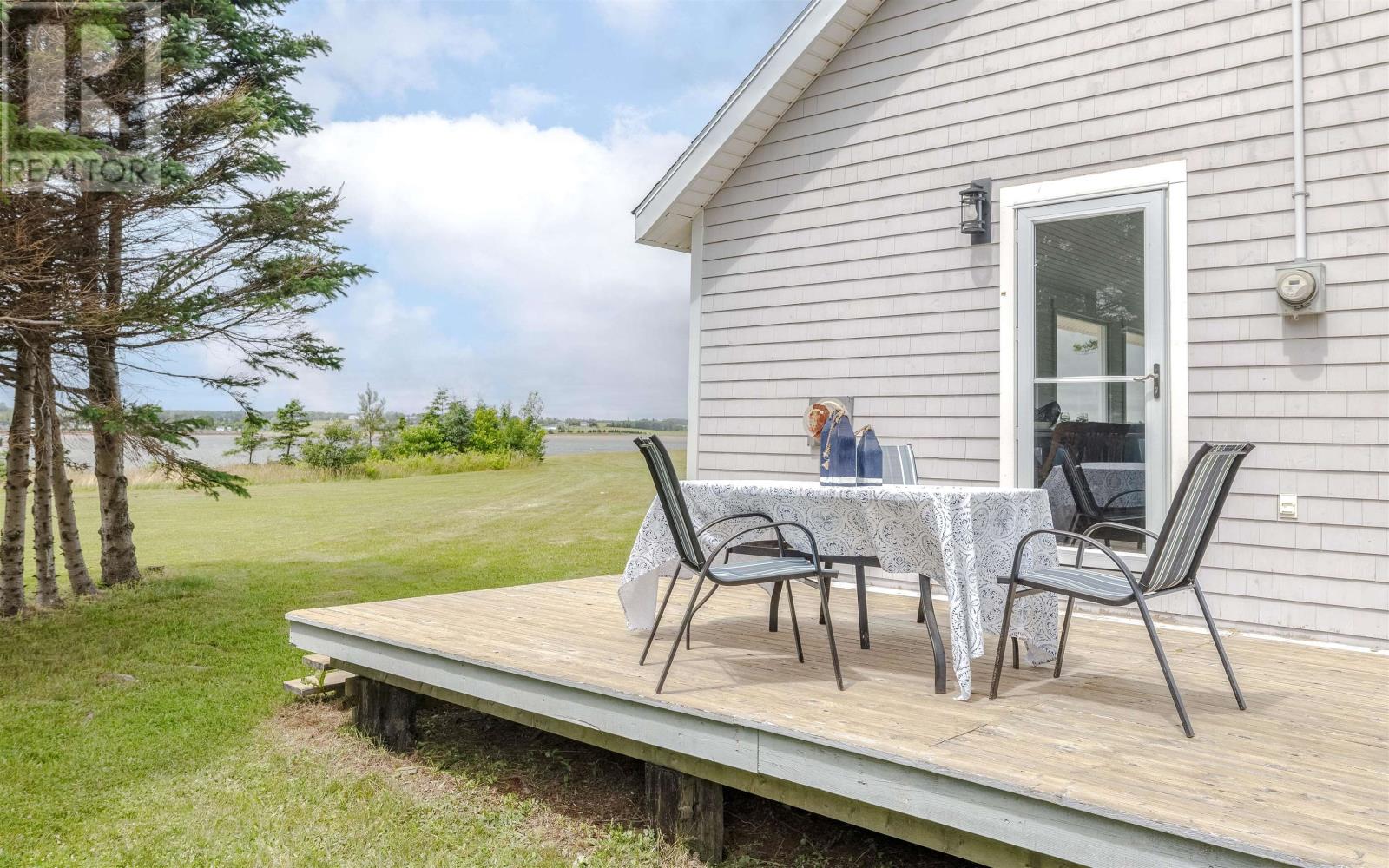 4 LIVINGSTONE COURT - 27