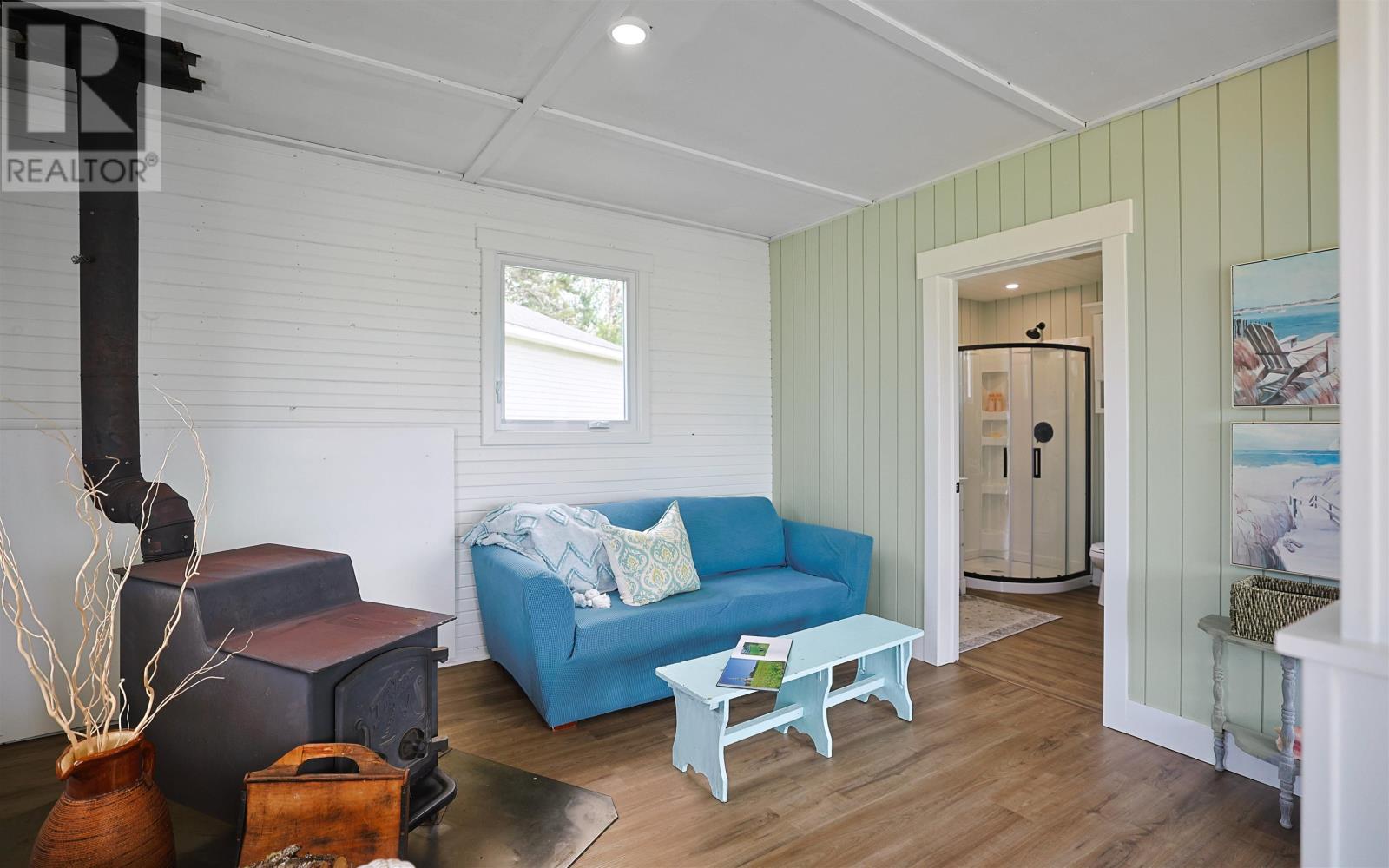 4 LIVINGSTONE COURT - 6