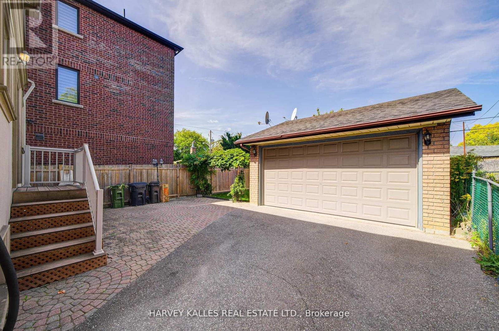 1006 BRIAR HILL AVENUE - 44