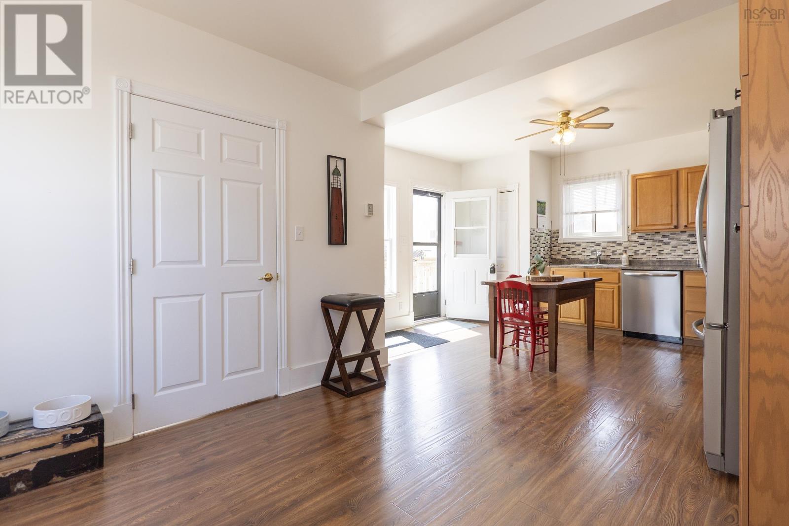 Property 12 of 30 of 100 Queen Street