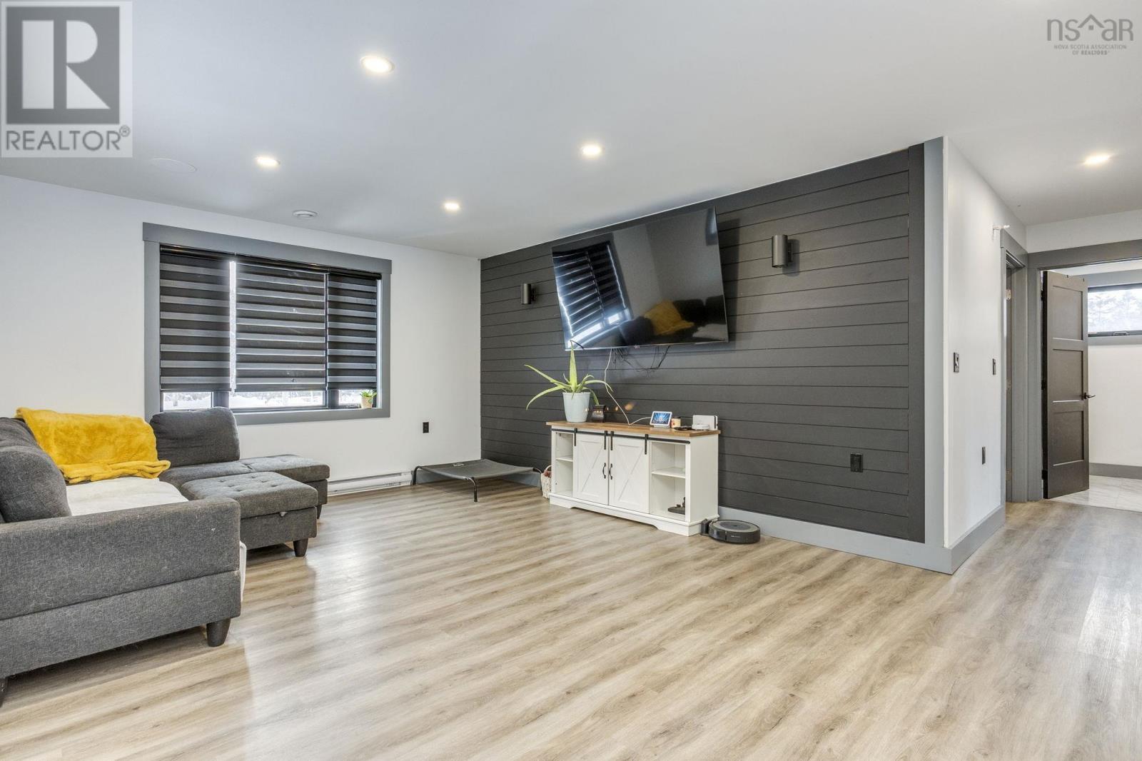 Property 11 of 30 of 1191 Highway 201