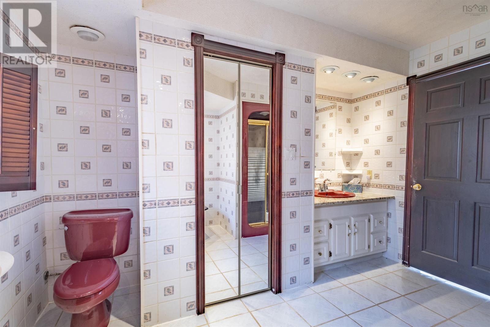 Property 17 of 42 of 10383 105 Highway