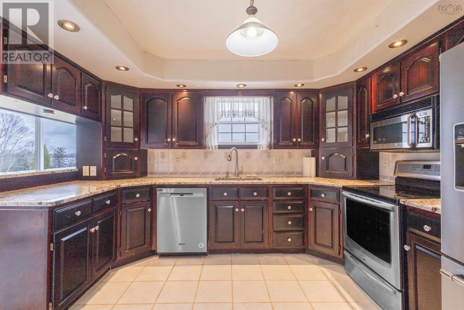 Property 11 of 42 of 10383 105 Highway