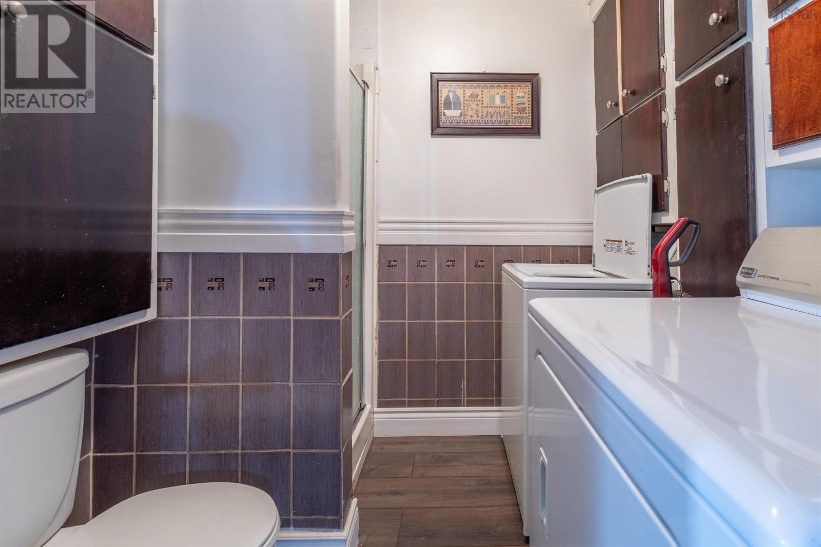 Property 23 of 42 of 10383 105 Highway