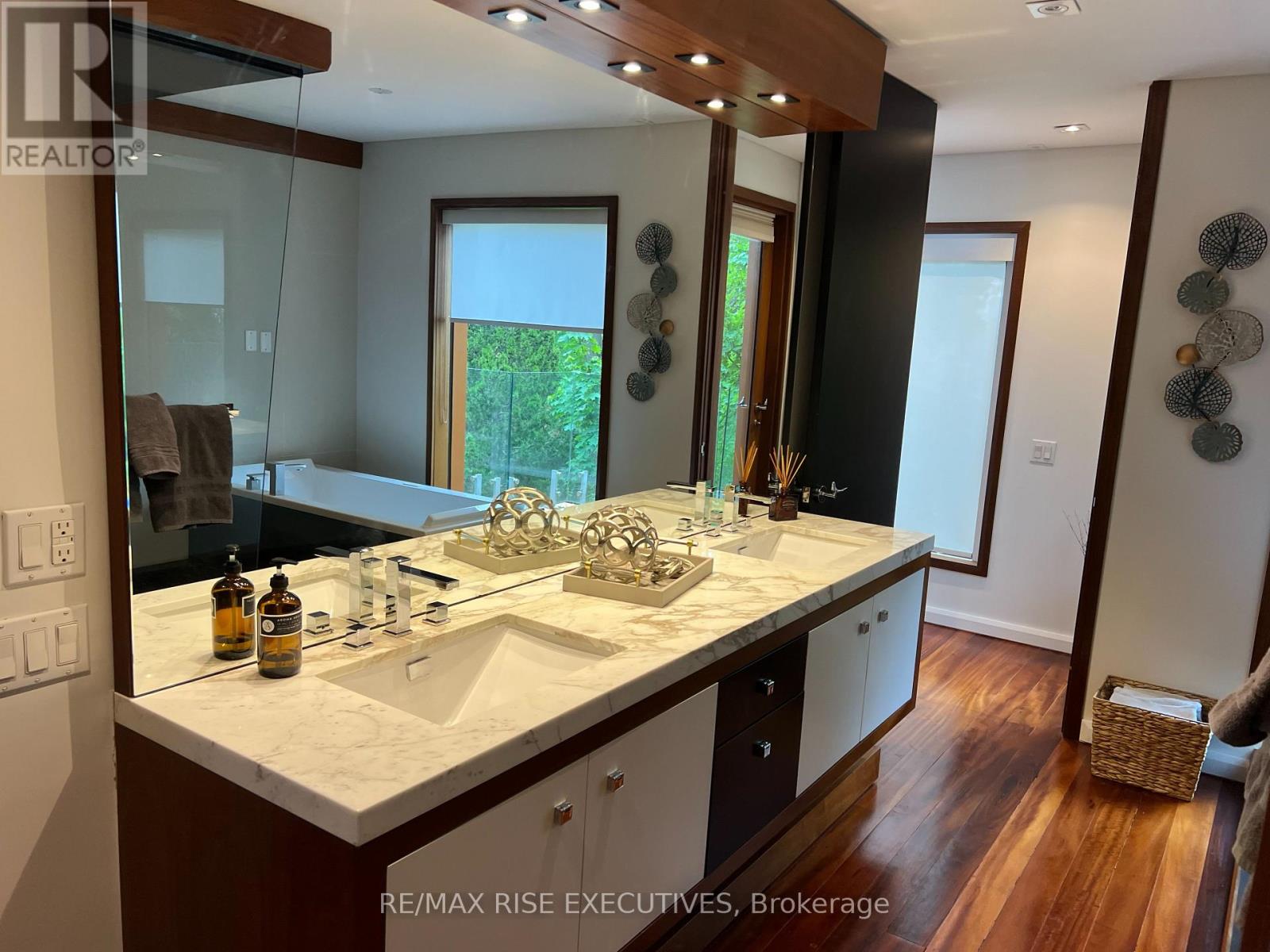 32 REGAL ROAD - 15