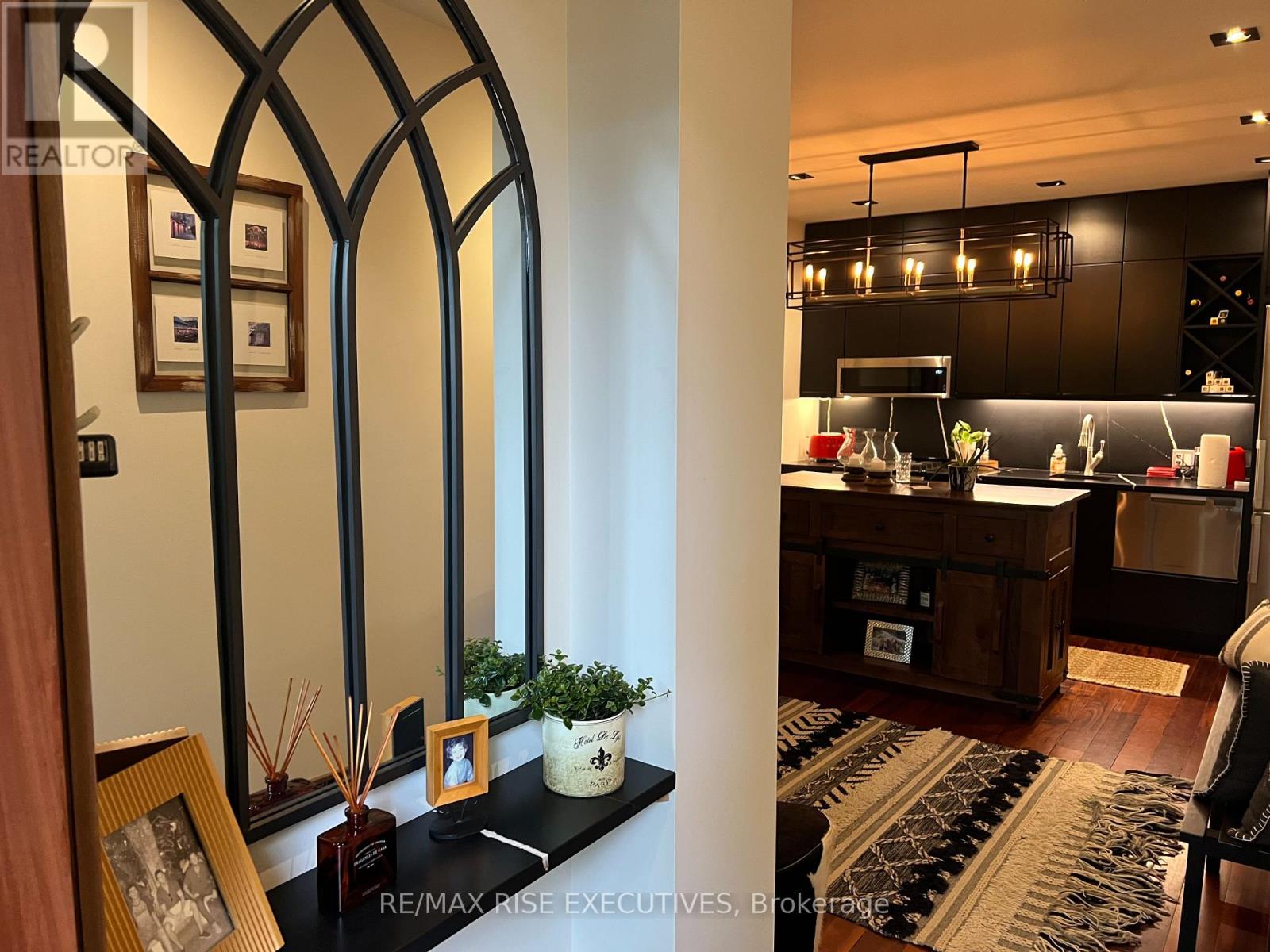 32 REGAL ROAD - 21
