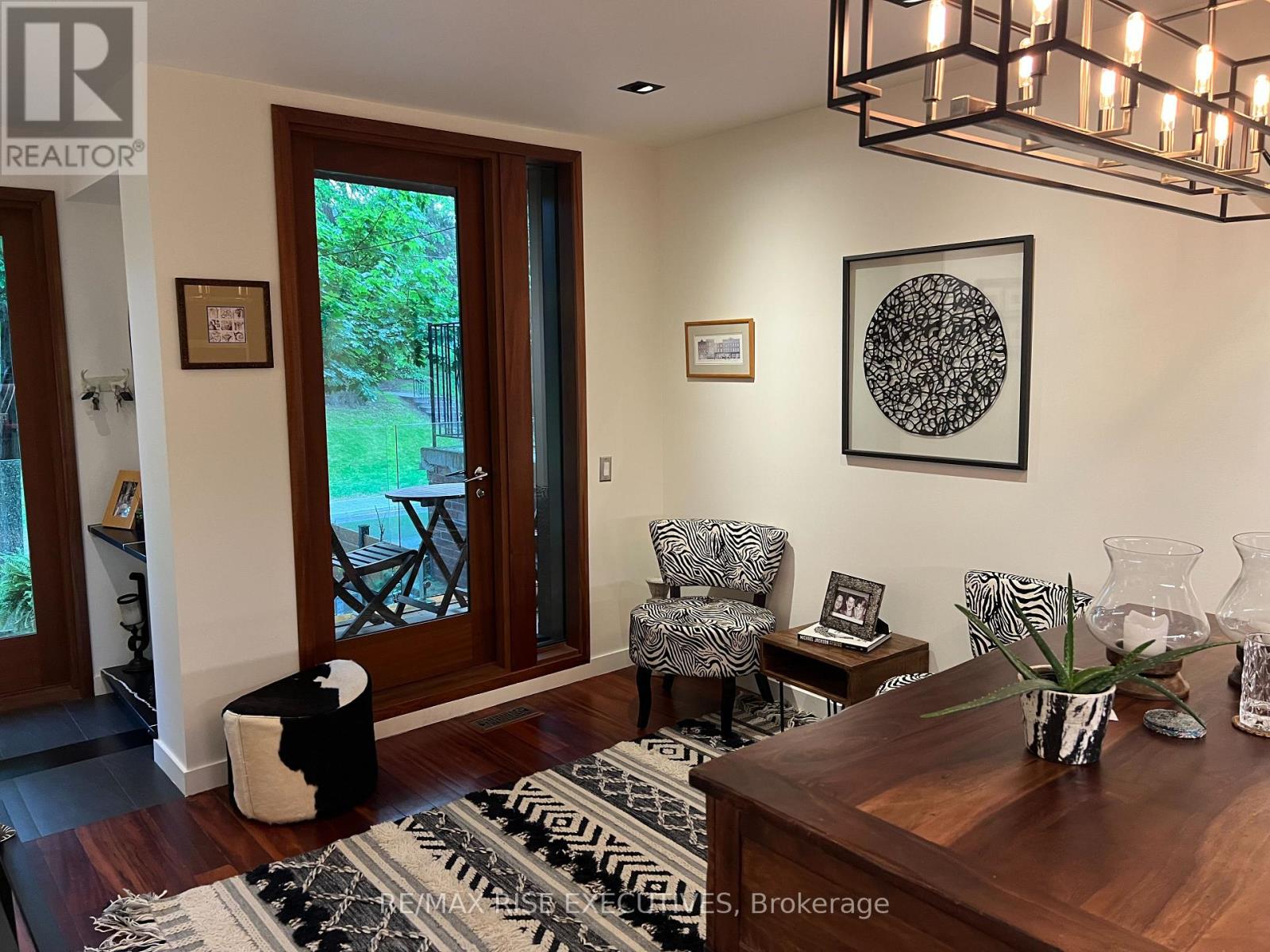 32 REGAL ROAD - 23
