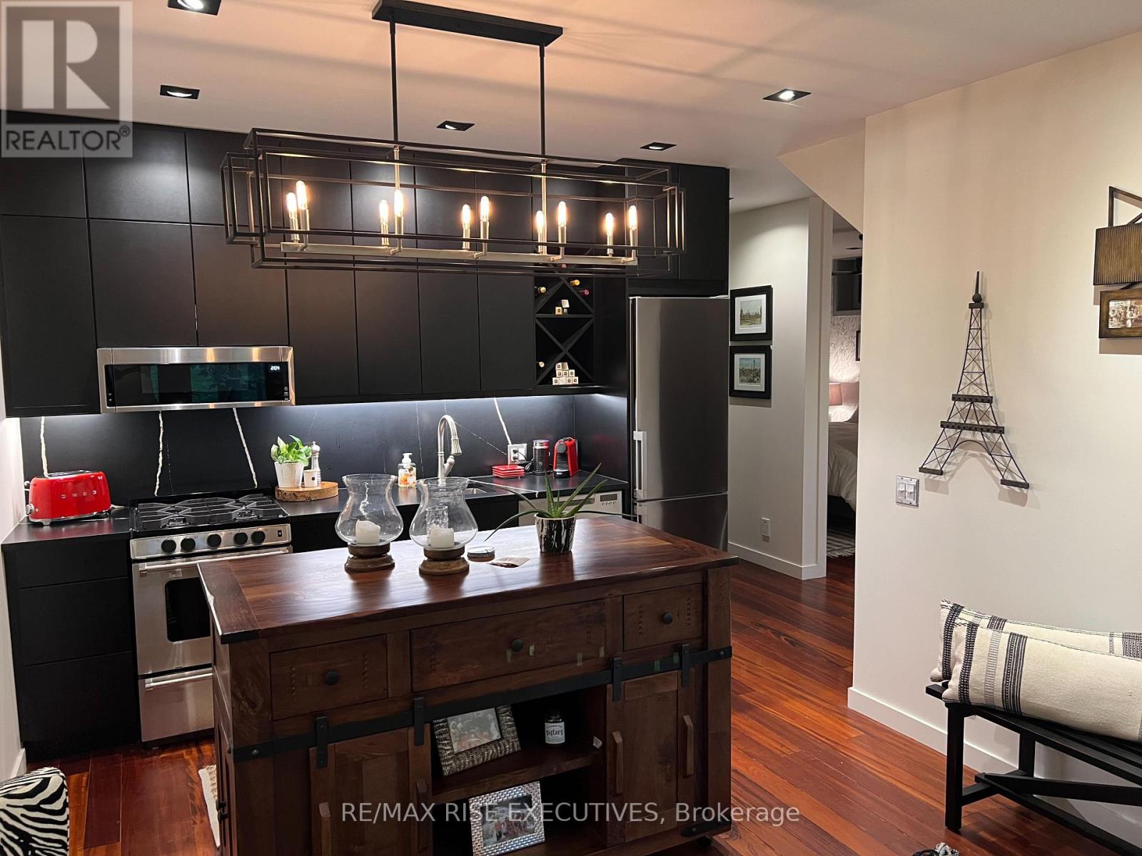 32 REGAL ROAD - 28