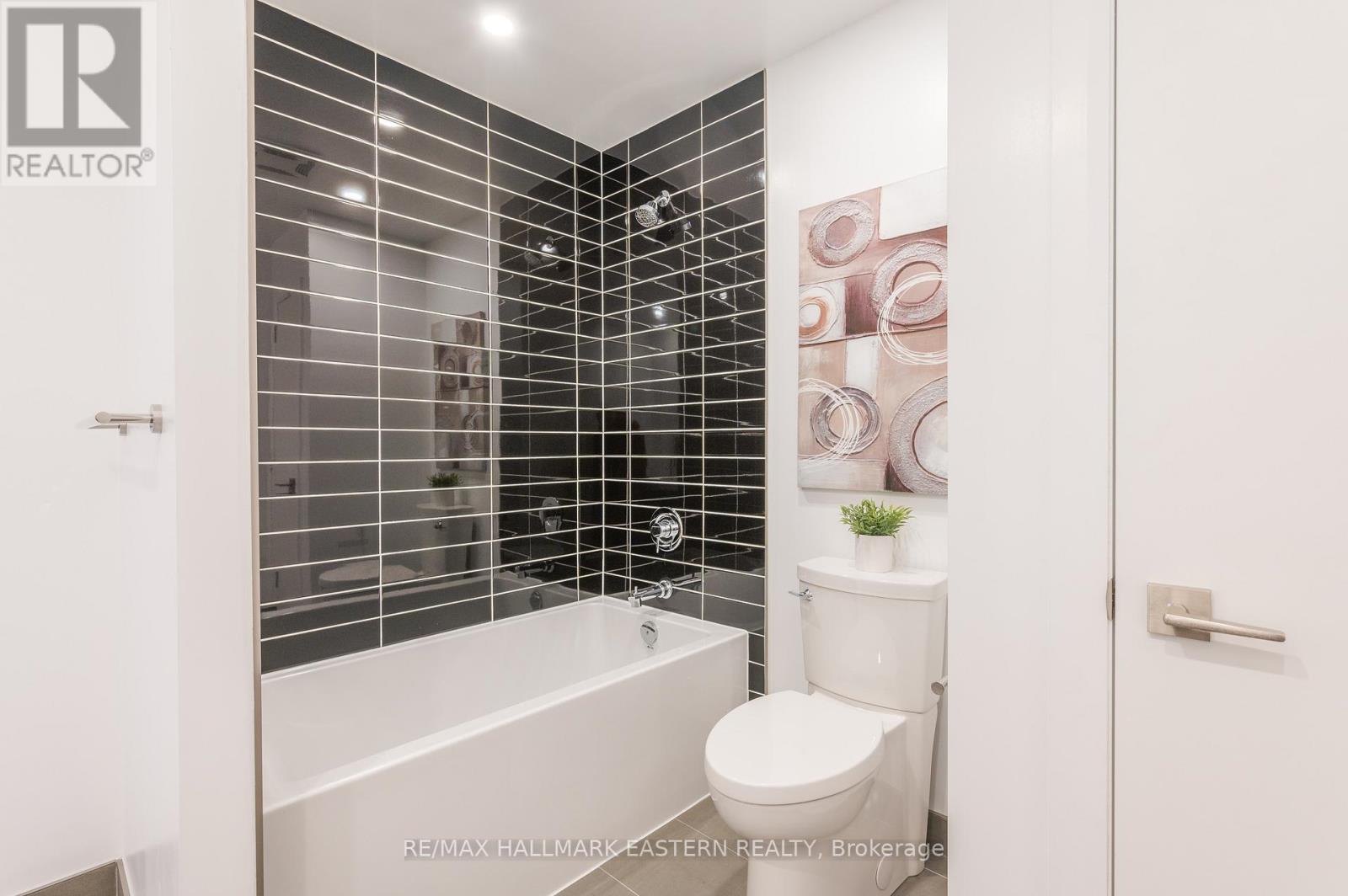 5 piece en-suite