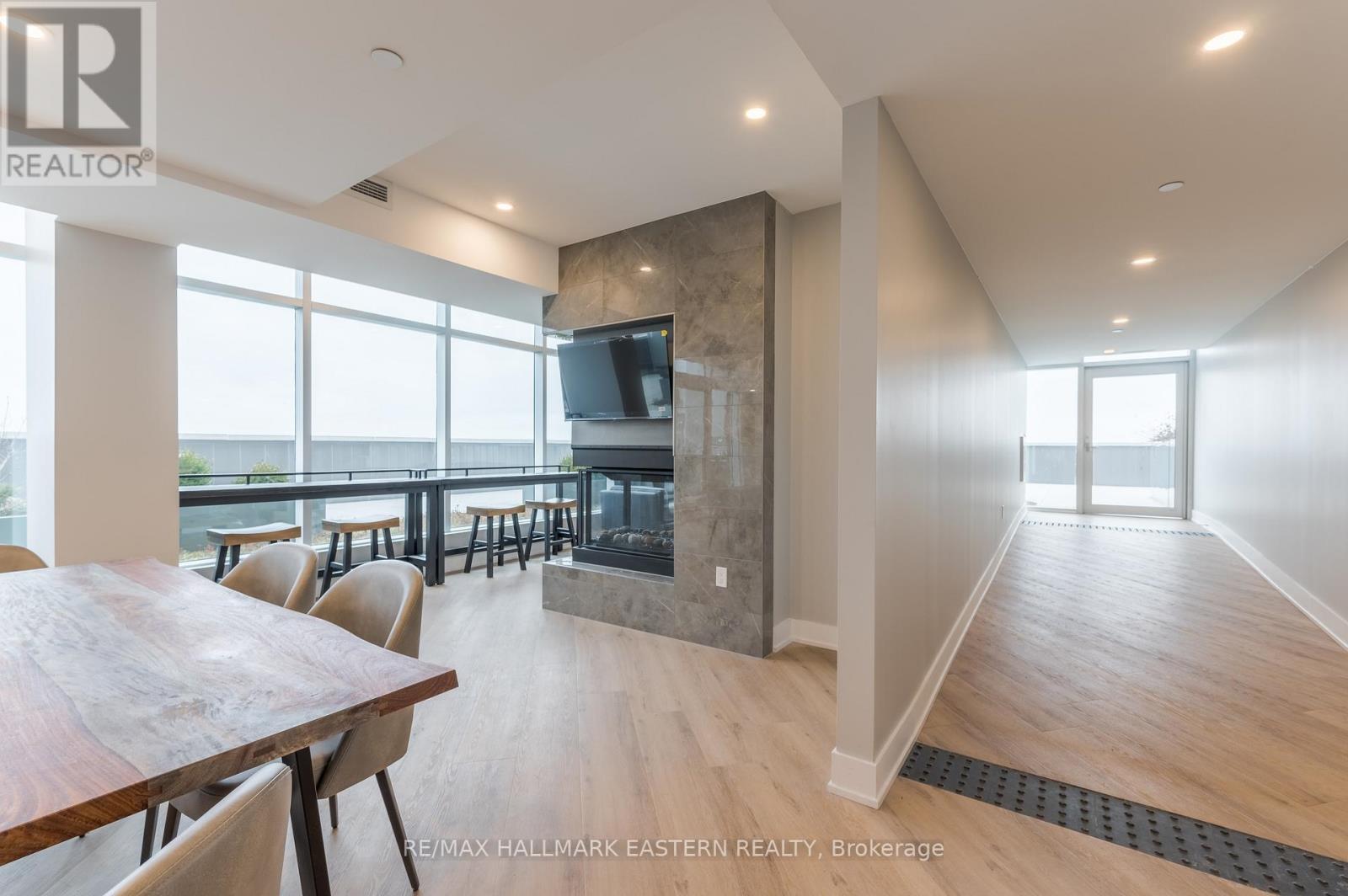 8th floor party room