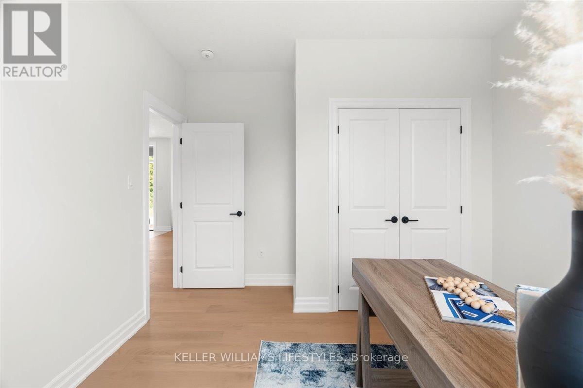 39 EAST GLEN DRIVE - 34