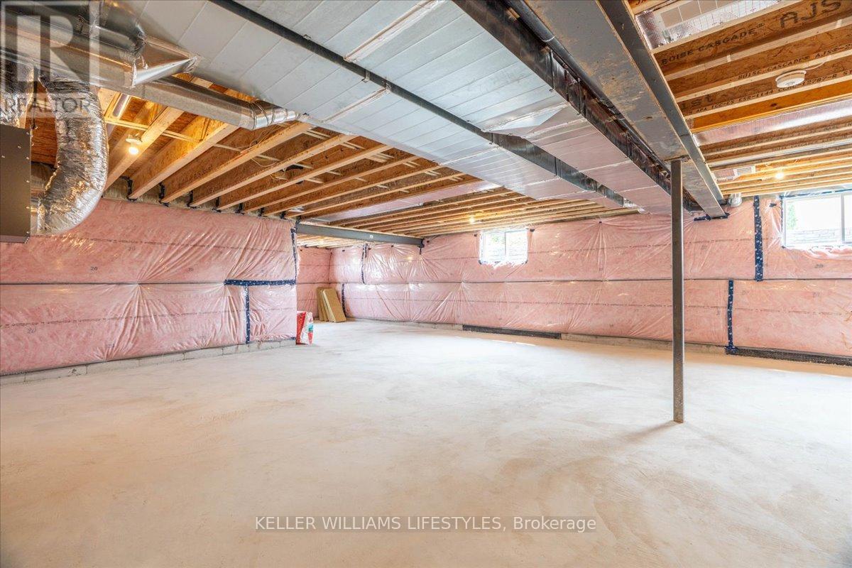 39 EAST GLEN DRIVE - 37
