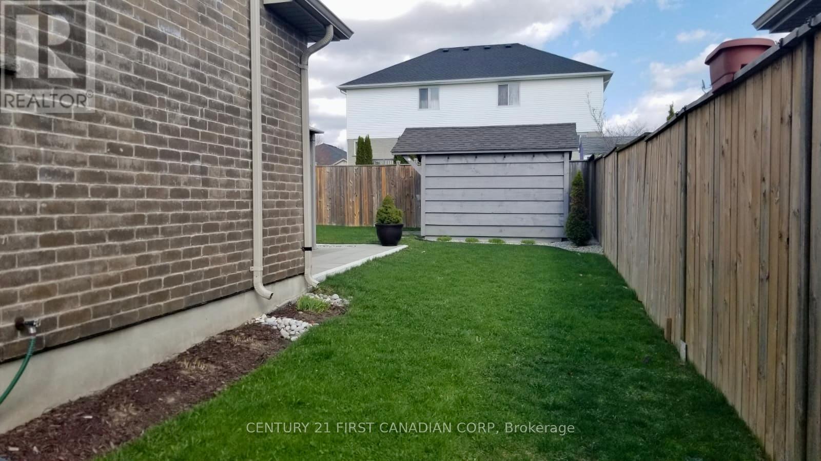 9 BARRETT CRESCENT Property Photo