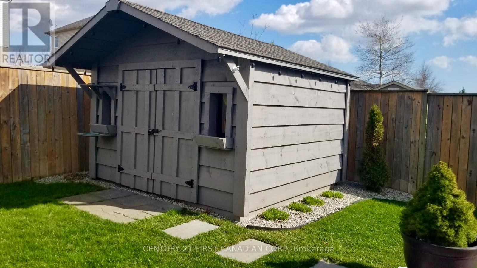 9 BARRETT CRESCENT Property Photo