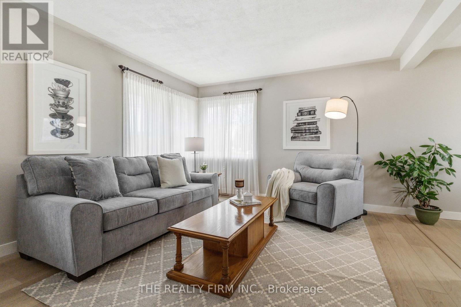 12 CURTIS AVENUE — photo 7