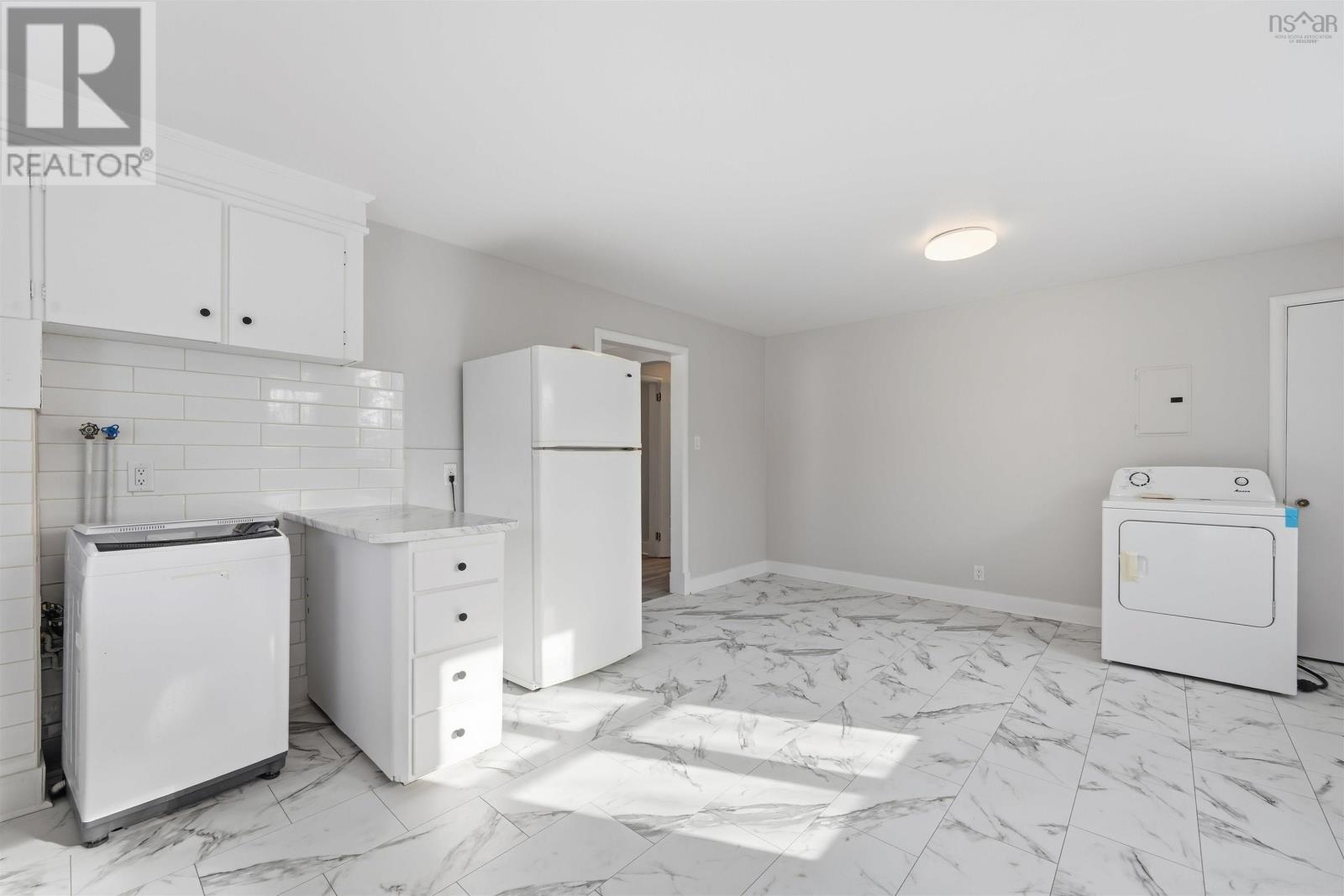 Property 22 of 49 of 56 Whitman Court