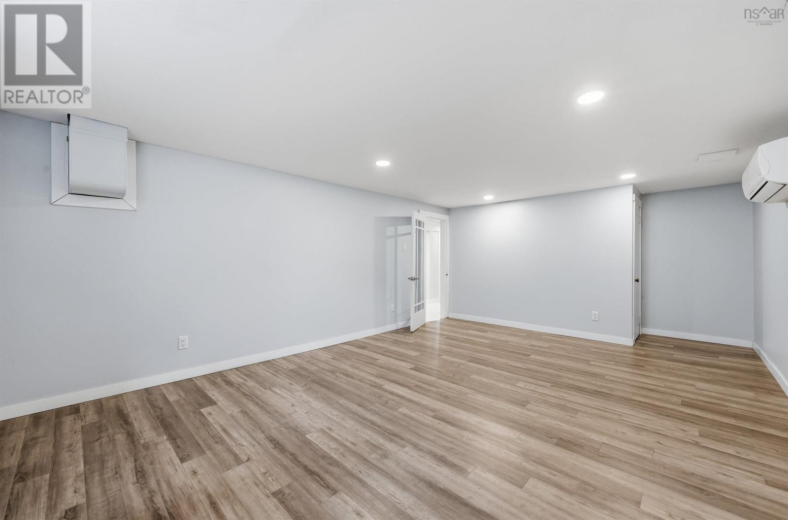 Property 34 of 49 of 56 Whitman Court