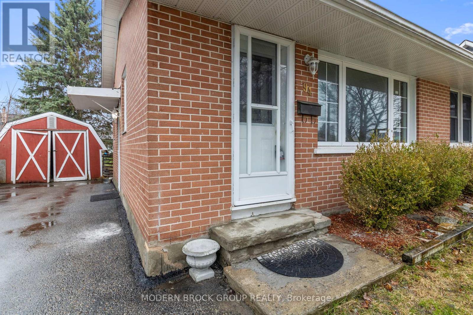 94 BISLEY CRESCENT - 4