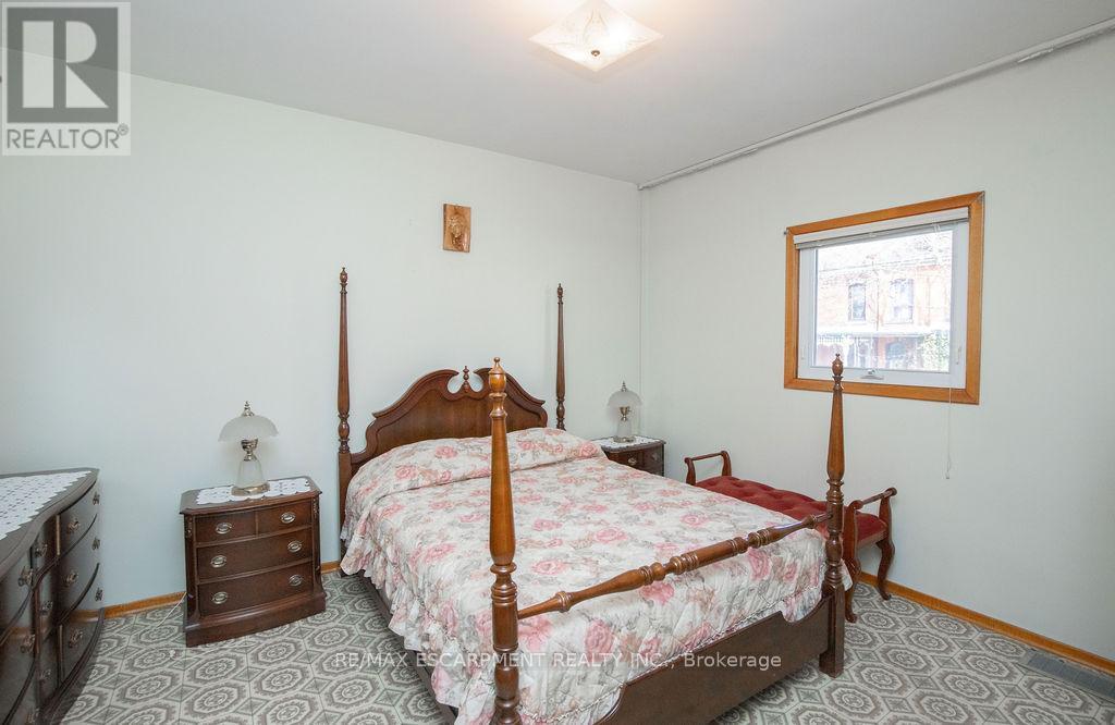 91 PEARL STREET N - 18