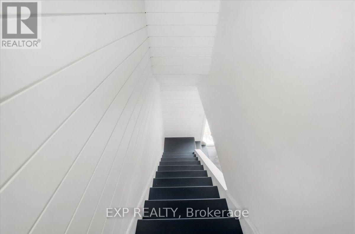 303 BRUCE RD 9 - 21