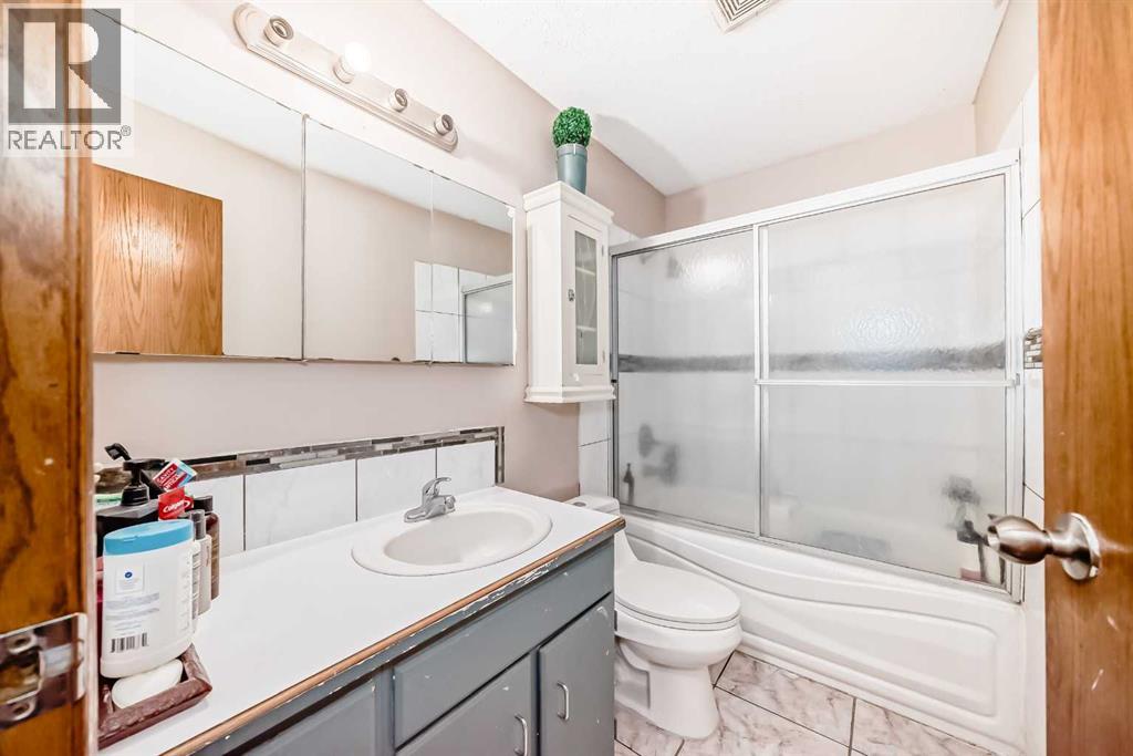 Single Family House Bungalow for Sale in  Temple Road NE Temple Calgary 