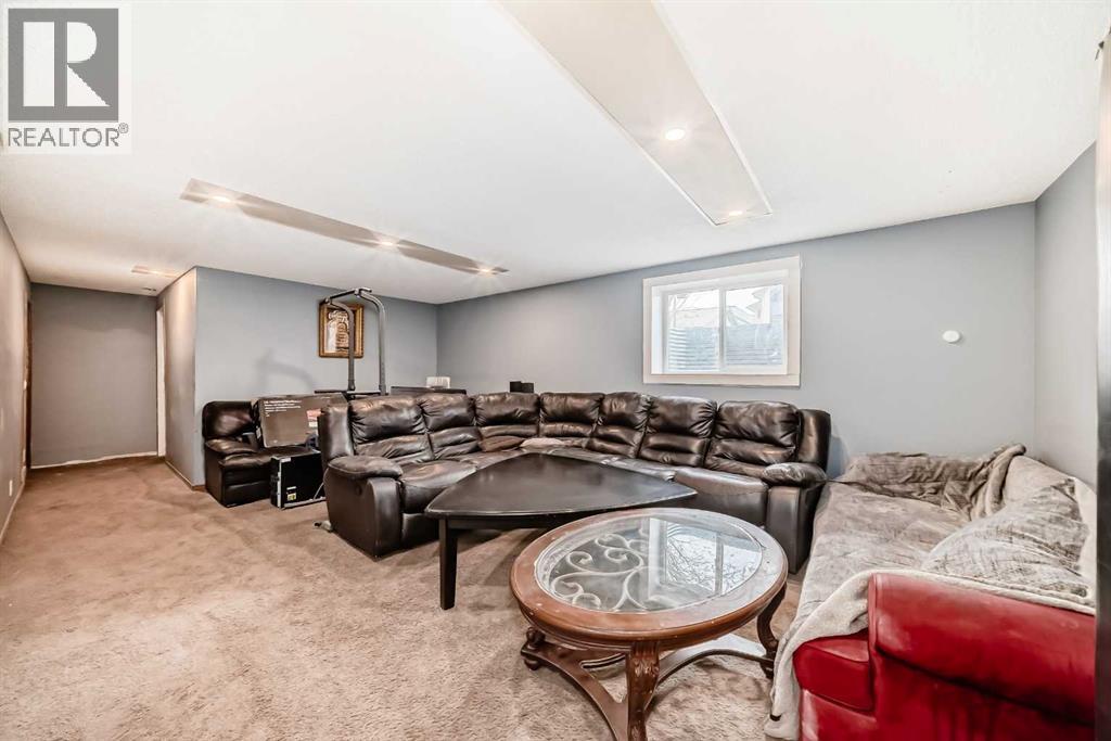 Single Family House Bungalow for Sale in  Temple Road NE Temple Calgary 