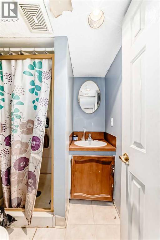 Single Family House Bungalow for Sale in  Temple Road NE Temple Calgary 