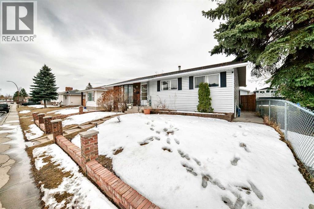 Single Family House Bungalow for Sale in  Temple Road NE Temple Calgary 