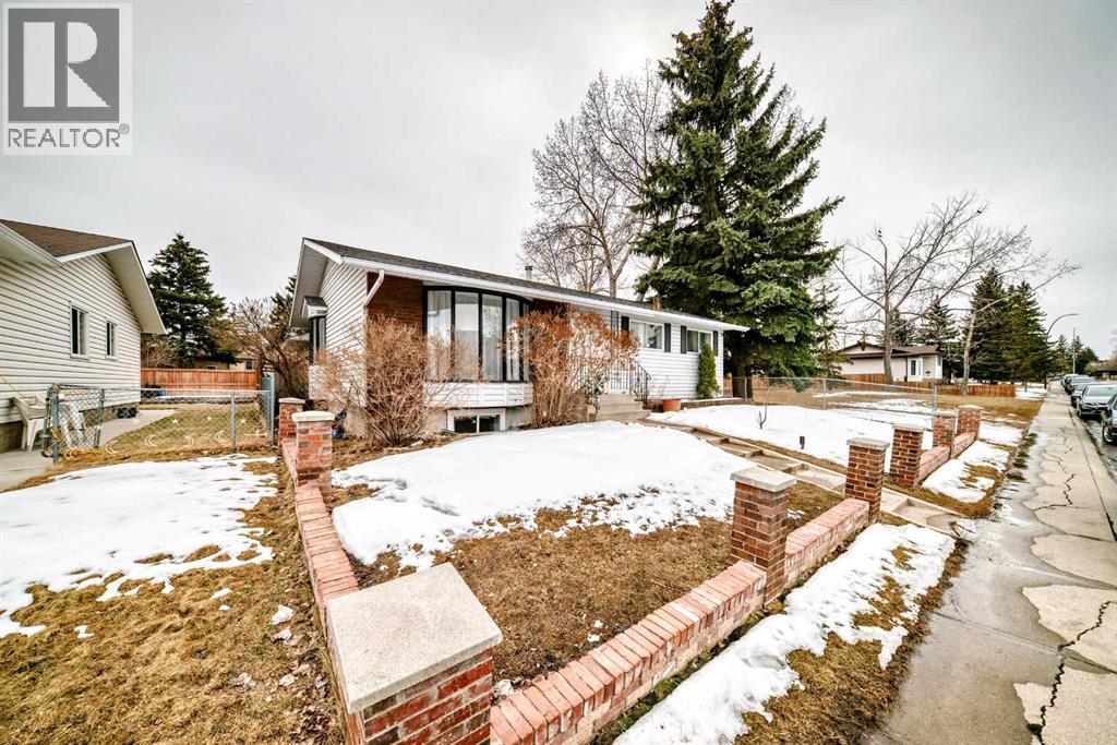 Single Family House Bungalow for Sale in  Temple Road NE Temple Calgary 