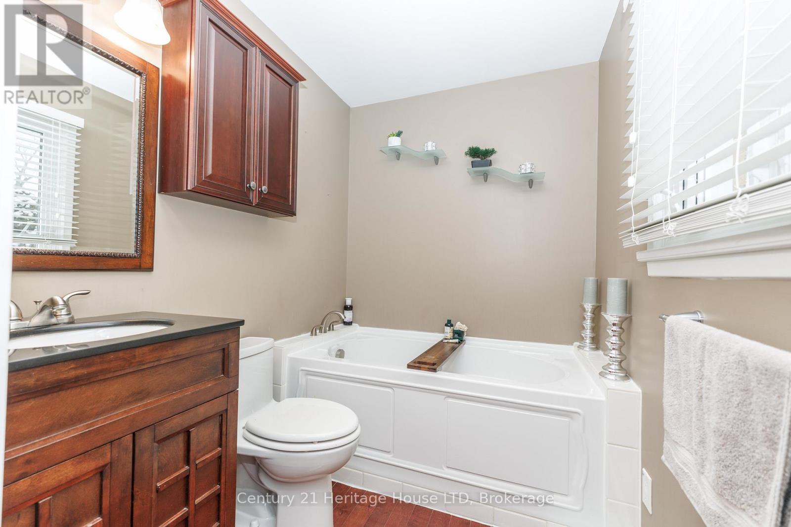 3 Pc Ensuite with Jacuzzi Tub