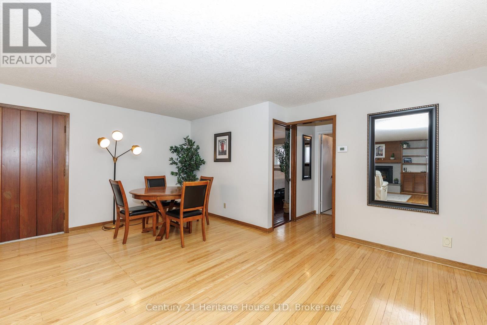 Front sitting/dining area
