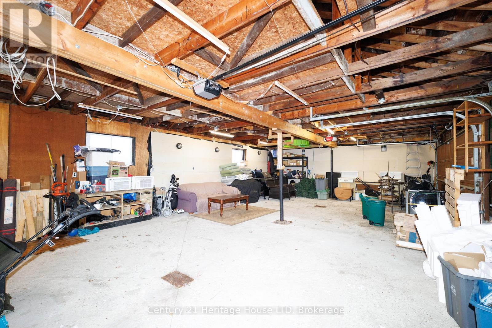 4 Car Garage - Great party space!