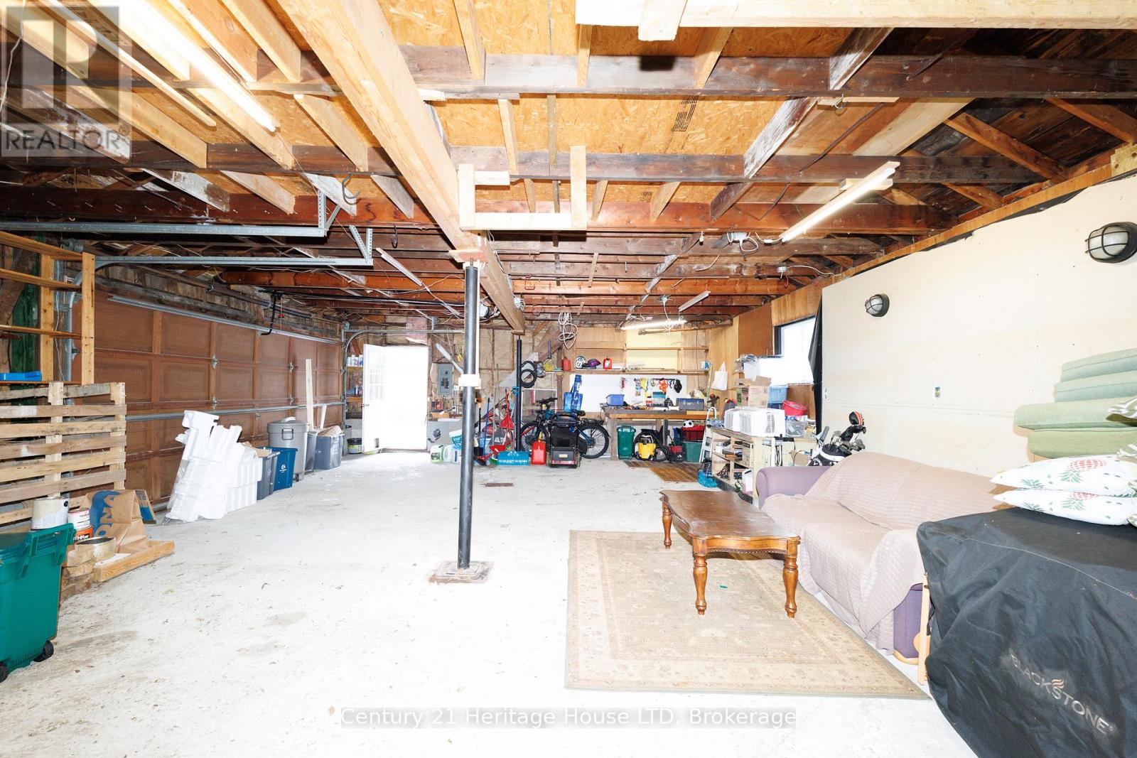 4 Car Garage - Great party space!